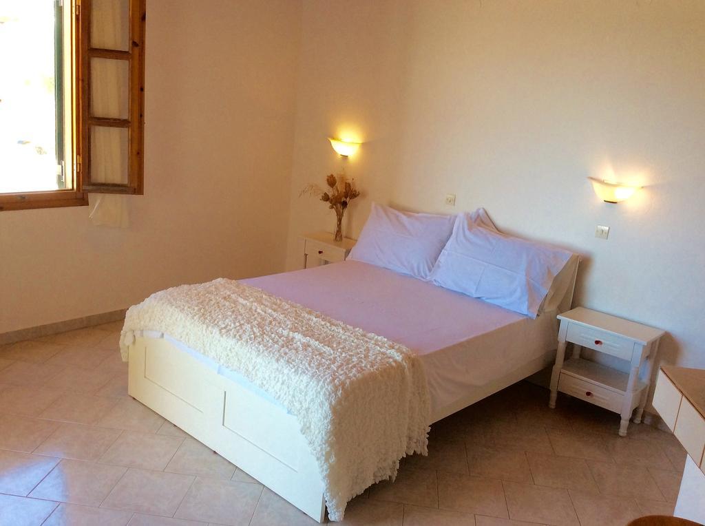 Manos Apartment *